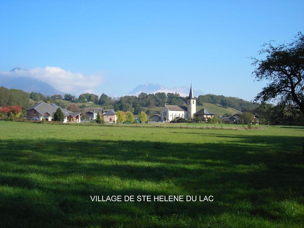 Gite Les Platanes Sainte-Helene-du-Lac Exterior foto